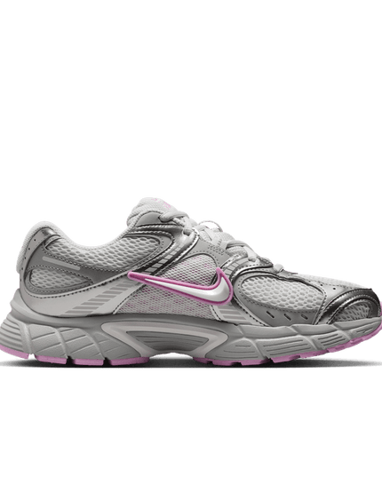 Zapatilla Nike V5 RNR en color gris y rosado