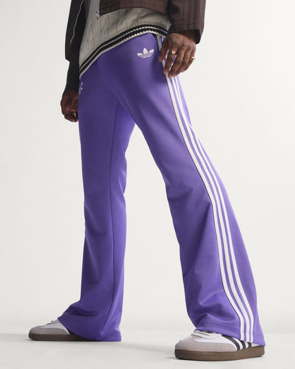 PANTALON DE BUZO ADIDAS ORIGINALS OG TP ADIDAS ORIGINALS en color morado