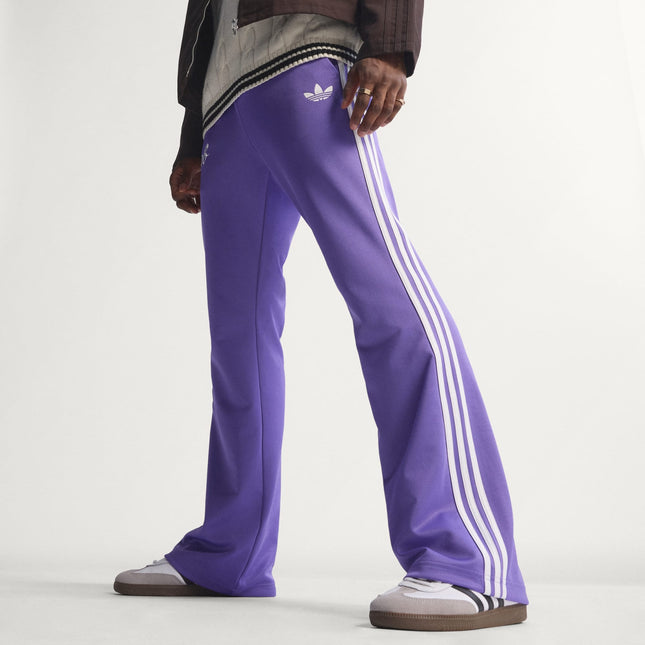 PANTALON DE BUZO ADIDAS ORIGINALS OG TP ADIDAS ORIGINALS en color morado