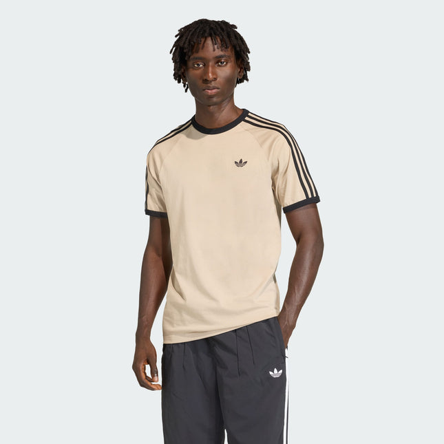 Polera Adidas Originals 3S Tee en color caqui.