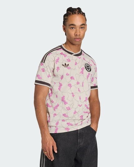 Polera Adidas Originals Polera Adidas Originals Seleccion Chilena A Jsy en color crema