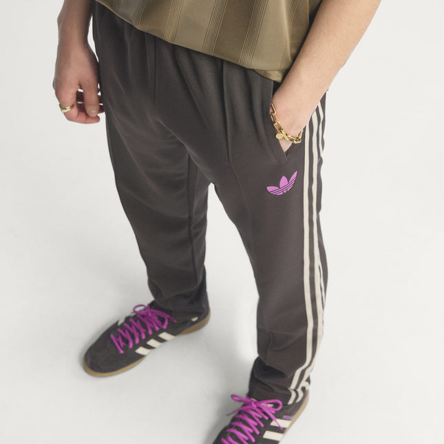 Pantalón Adidas Originals Pantalon De Buzo Adidas Originals Seleccion Chilena Og en color café
