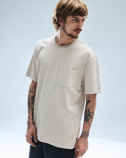 Polera FOSTER polera foster con bolsillo lavada en color beige
