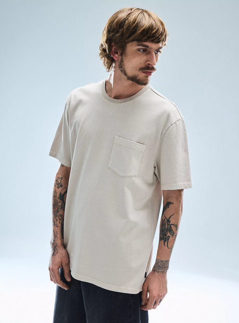 Polera FOSTER polera foster con bolsillo lavada en color beige