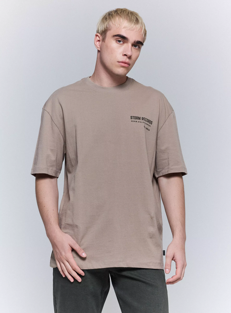 Polera Foster Oversize en color beige.