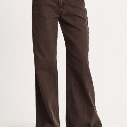 Prenda urbana Foster Jeans Foster Wide Leg en color cafe oscur