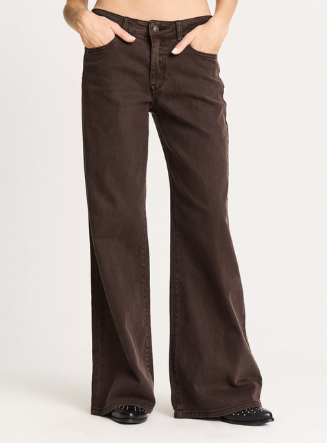 Prenda urbana Foster Jeans Foster Wide Leg en color cafe oscur