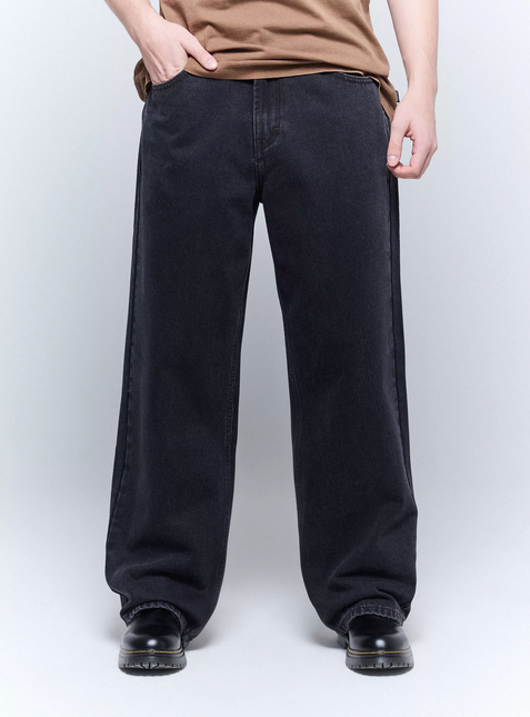 Jeans Foster Baggy en color gris oscuro.