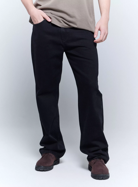 Jeans Foster Relaxed en color negro.