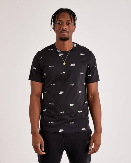 Polera NIKE polera nike nsw tee club+ aop en color negro