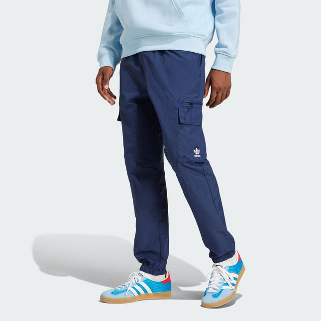 PANTALON DE BUZO ADIDAS ORIGINALS ESS WOVEN