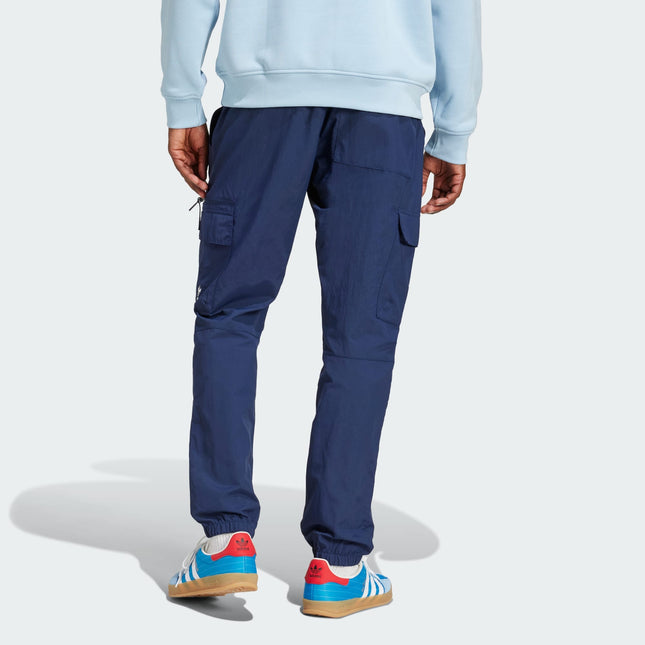 PANTALON DE BUZO ADIDAS ORIGINALS ESS WOVEN