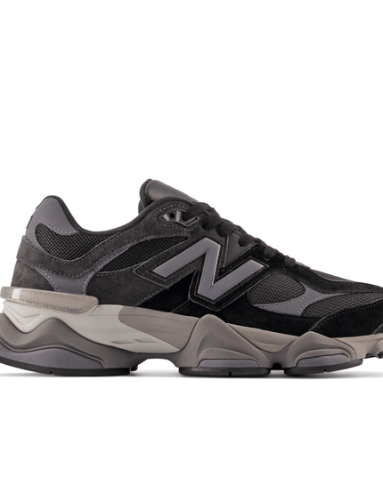 Zapatilla New Balance 9060 en color negro