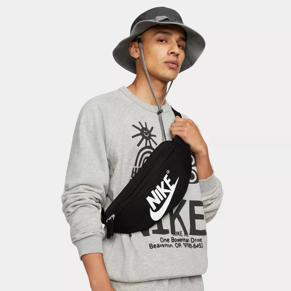 BANANO NK HERITAGE WAIST PACK HBR COR BLACK | NIKE | Mawi.cl – BONZER