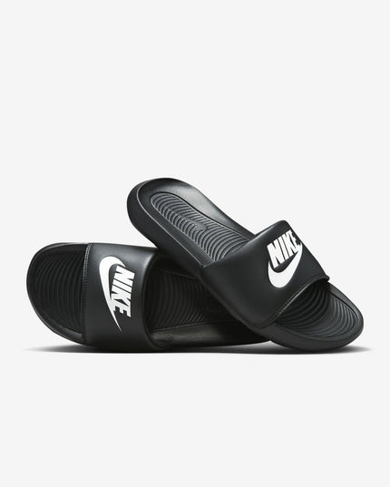 Accesorio NIKE sandalia nike victori one slide en color negro