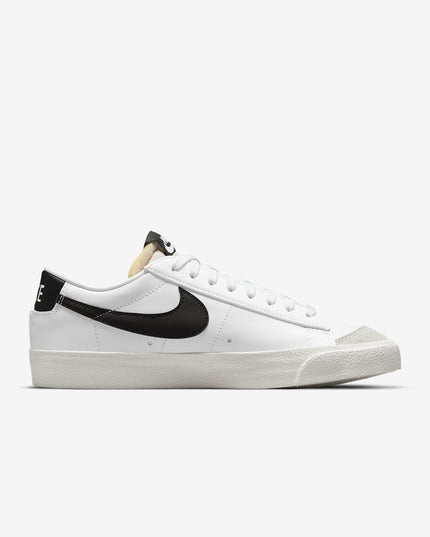 Zapatilla NIKE zapatilla nike blazer low '77 en color blanco negro